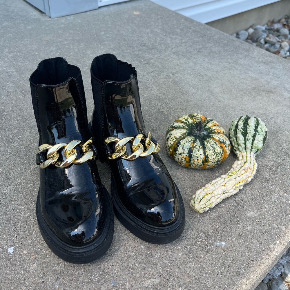 Steve Madden Black Boots with Gold Chain